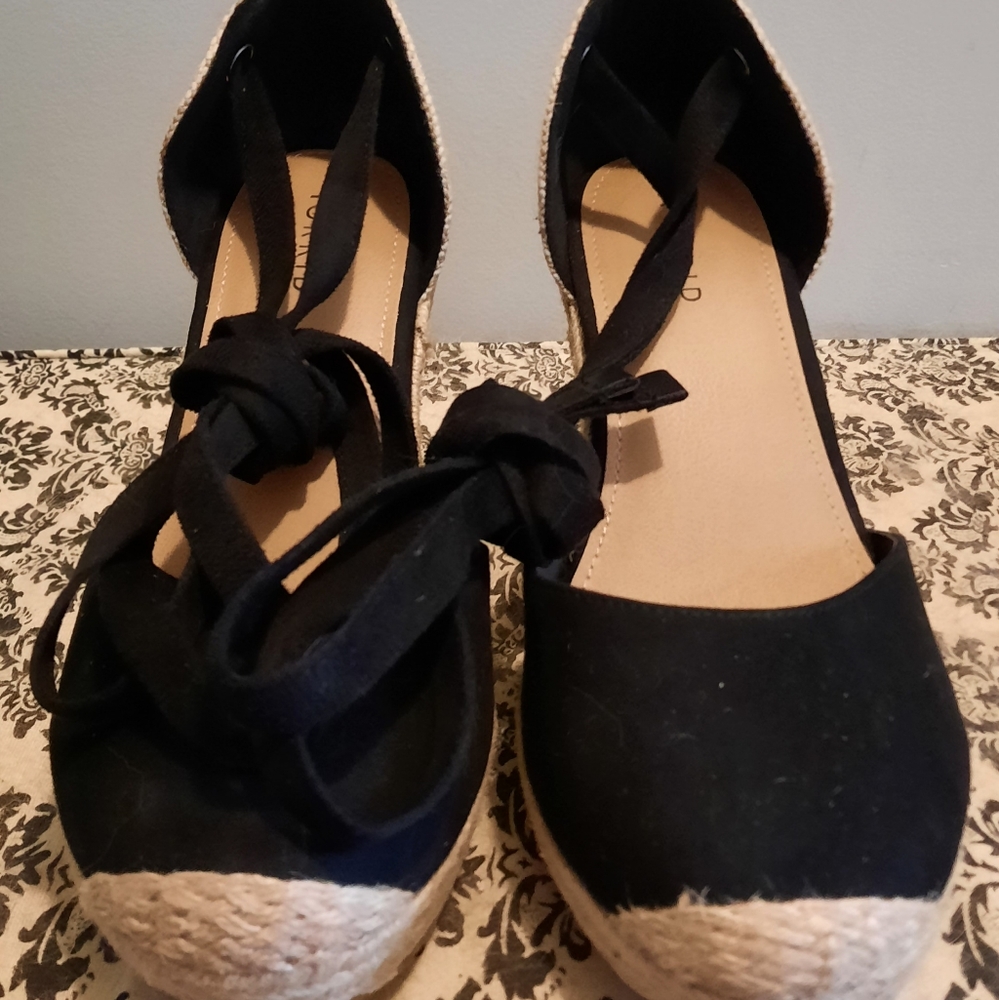 Size 9W torrid wedges